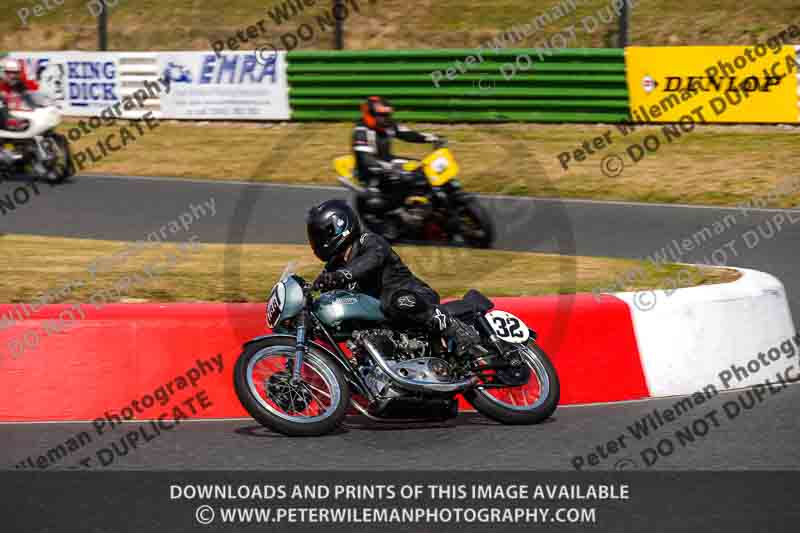 Vintage motorcycle club;eventdigitalimages;mallory park;mallory park trackday photographs;no limits trackdays;peter wileman photography;trackday digital images;trackday photos;vmcc festival 1000 bikes photographs